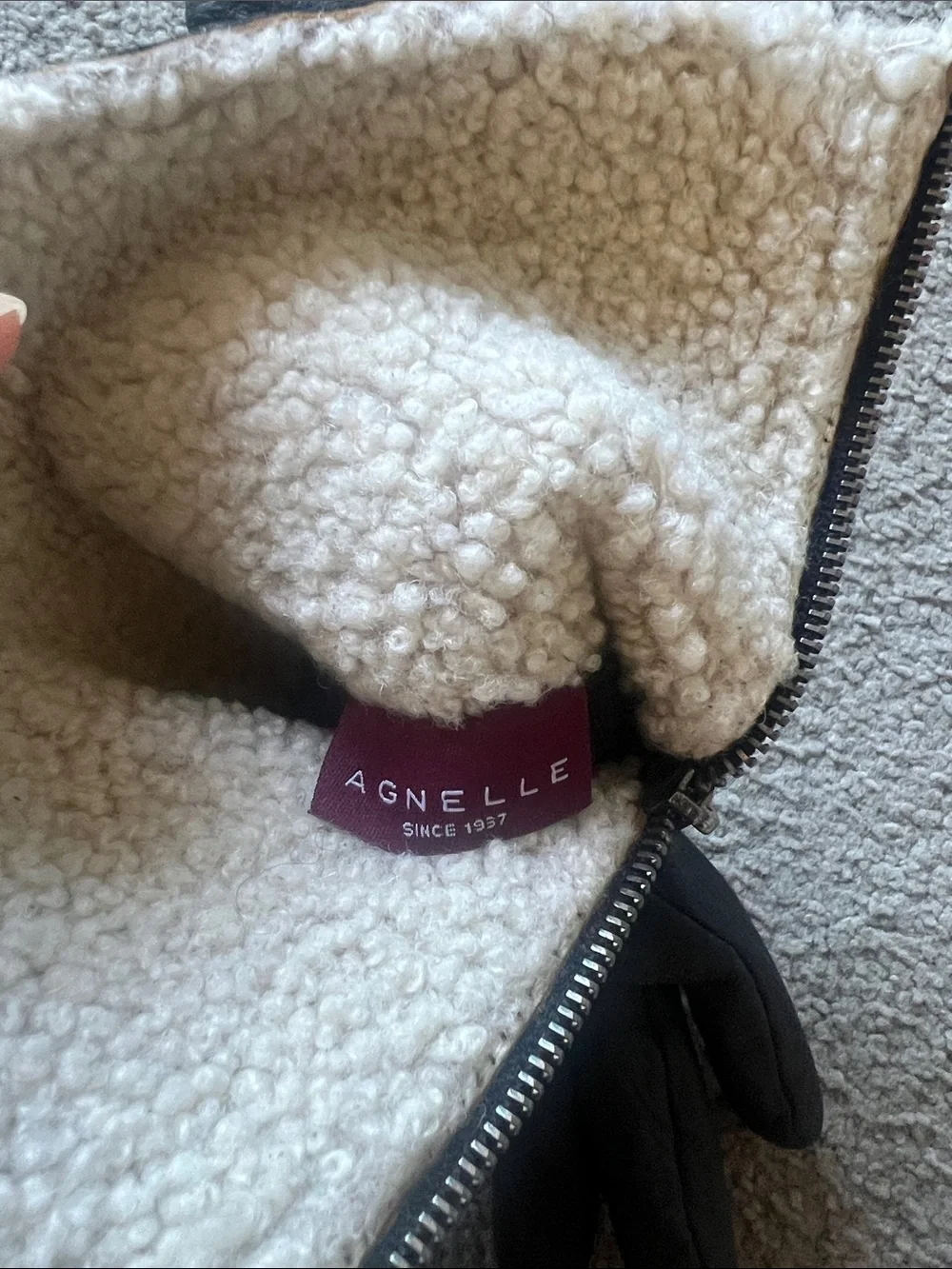 Agnelle black Zip Cuff Gloves. Perfect condition.